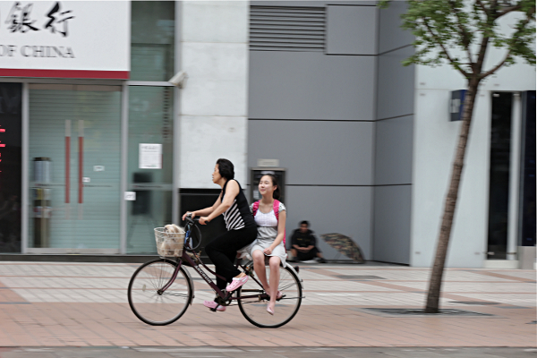 Beijing - Riding with a dog and a daughter as passengers