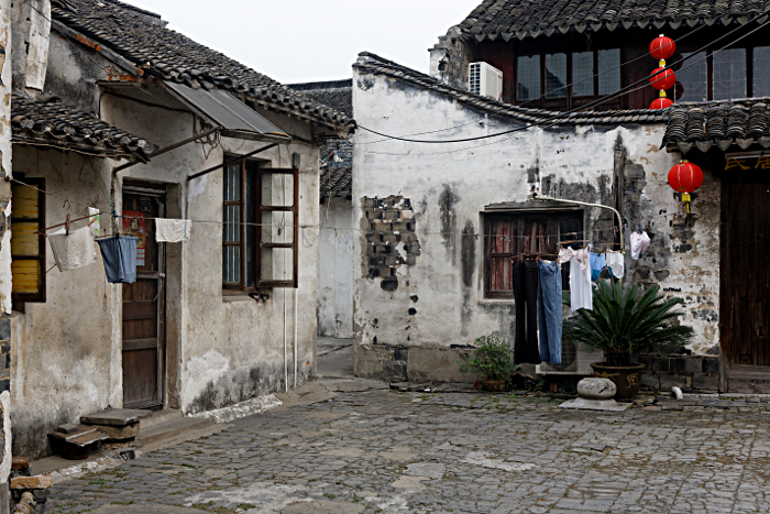 Shanghai Water Towns - Bloomers in the Courtyard