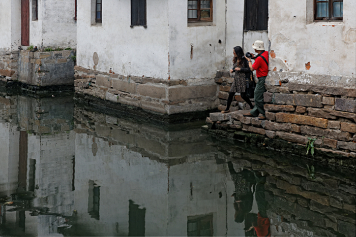 Shanghai Water Towns - Photographer and Girlfriend