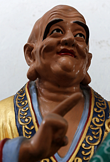 Mt Emei And Leshan - Pointing Statue