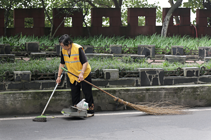 Mt Emei And Leshan - Working With Two Brooms in Leshan