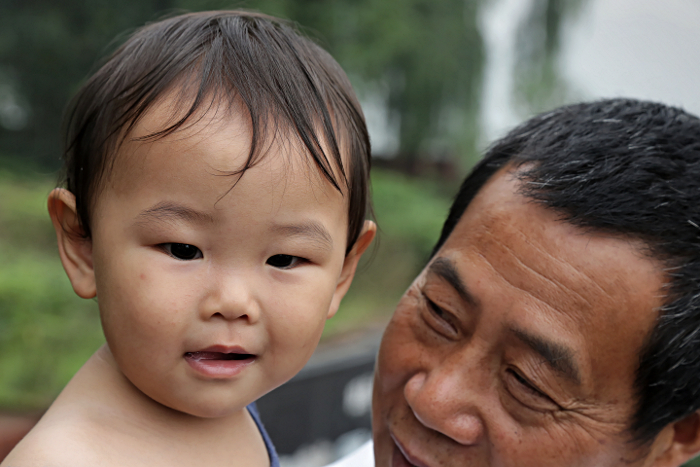 Mt Emei And Leshan - Father and Daughter