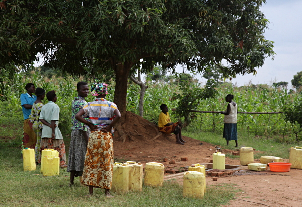 Visiting the Abayudaya Tribe in Putti, Uganda - Ladies at the Well