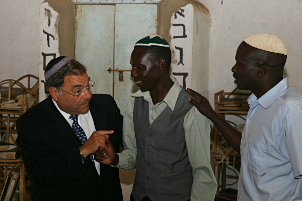 Visiting the Abayudaya Tribe in Putti, Uganda - Rabbi Riskin Inviting Moshe to Yeshiva in Israel