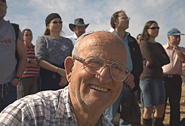 Givat Eytam on Tu biShvat 5769 - The Ubiquitous Avreimele in the Crowd