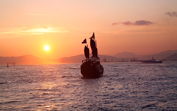 Hong Kong - Sailing into the Sunset