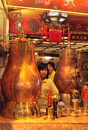 Hong Kong - Golden Samovars