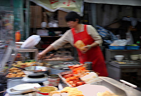 Hong Kong - Serving Lunch in the Market