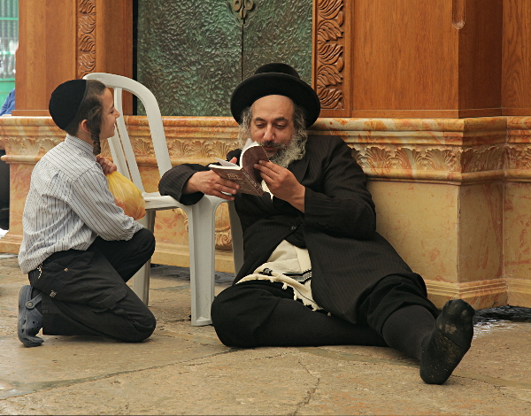 Hevron on Tisha b'Av, 5771 - Grandfather and Grandson During Kinoth at Ma'arath haMachpela