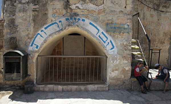 Hevron on Tisha b'Av, 5771 - The Tomb of Ruth and Yishai