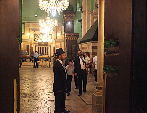 Hevron - Entering Oolum Yitzhak through the usually bolted door from Kever Avraham and Sarah