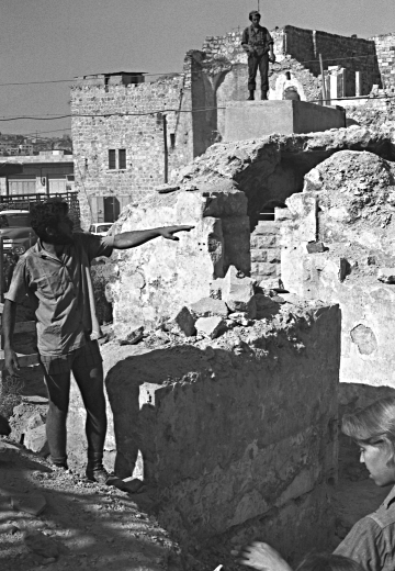Jewish Hevron - Digging at Avraham Avinu, 1976