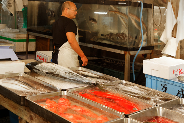 The largest Fish Market in the world - Live Fish