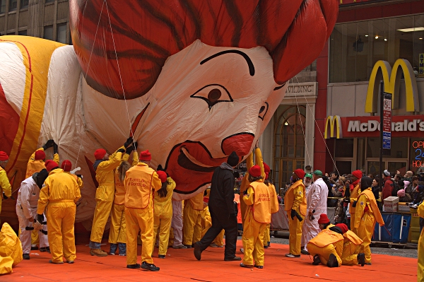 Another week in New York City - Deflating Ronald MacDonald