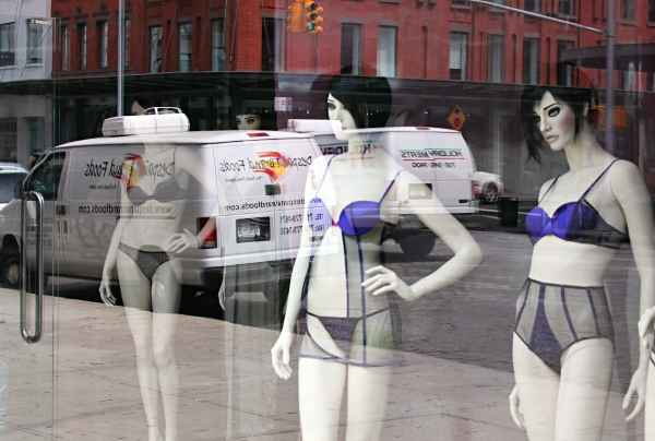 August in the US - New York City Dummies in Undies