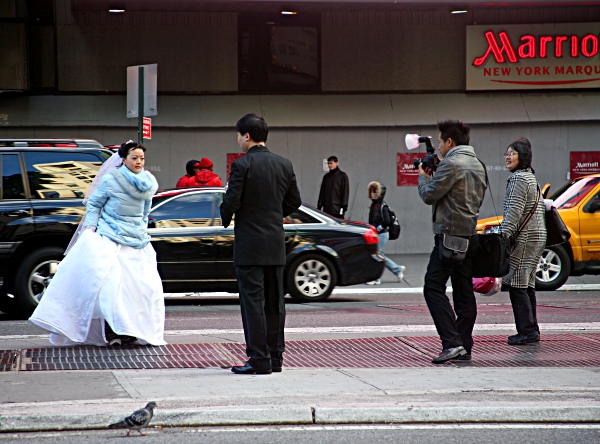 A week in New York City - Bride at Times Square