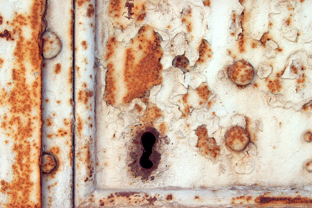 Rust - White Door, Machane Yehuda, Yerushalayim