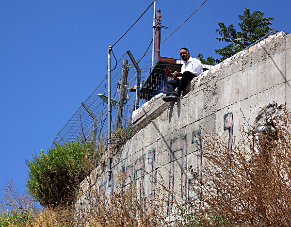 Safed - Na Na Nachman Wall above Safed Cemetery