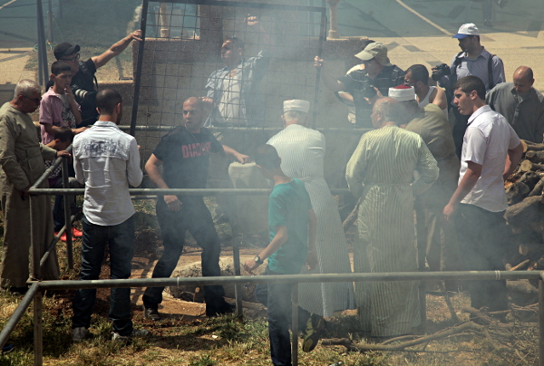 Samaritan, Shomronim, Passover Sacrifice - Smoking Pits