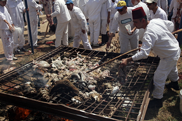 Samaritan, Shomronim, Passover Sacrifice - Innards on the Altar