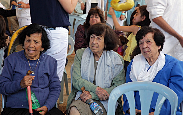 Samaritan, Shomronim, Passover Sacrifice - Ladies Watching