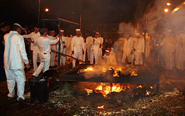 Samaritan, Shomronim, Passover Sacrifice - Sacrifice of innards on the altar