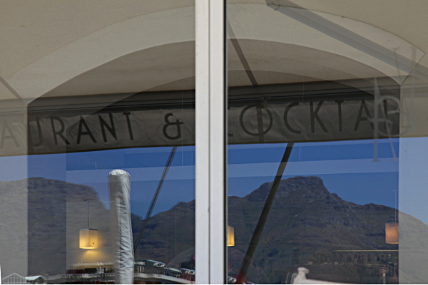 Cape Town - Restaurant & Cocktails and the Table Mountain