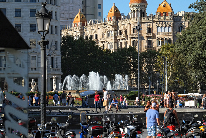 A day in Barcelona - Catalunya Square