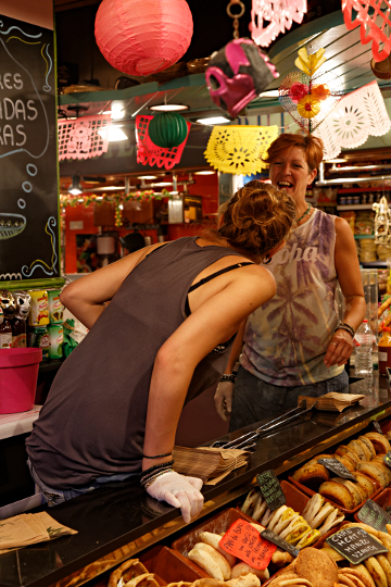 A day in Barcelona - Salesgirls having fun