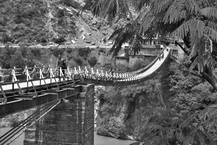 India 2015 - Foot Bridge to village, on the Road to Dharamshala