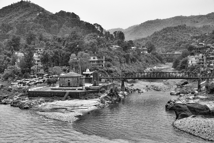 India 2015 - Village at Confluence, on the Road to Dharamshala