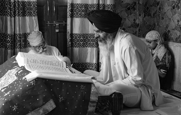 India 2015 - Seikh Reader, Golden Temple, Amritsar