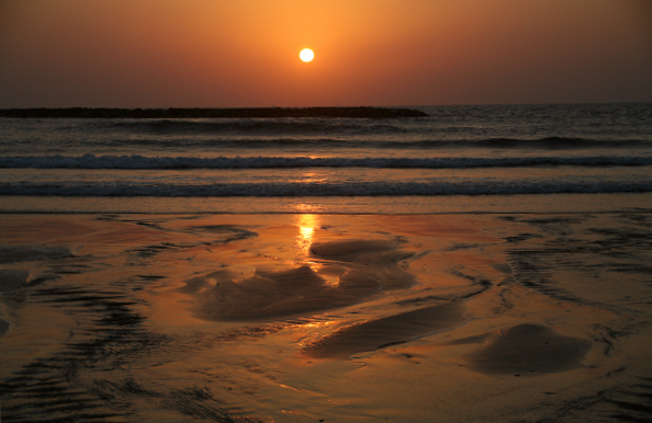 Tel Aviv on the Sandy Beach - Reflection Lyrics in the Sand