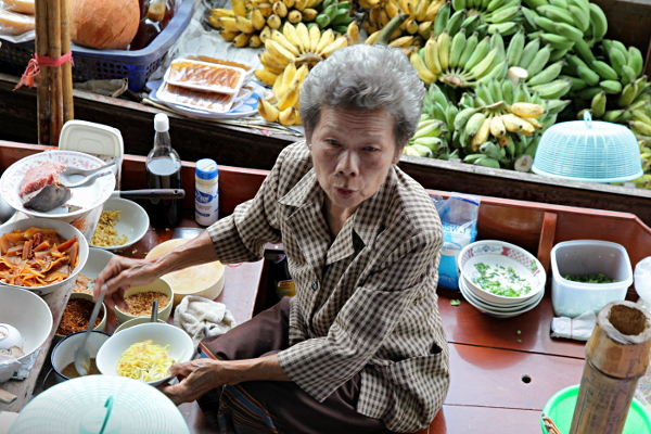 Thailand - Serving Your Meal